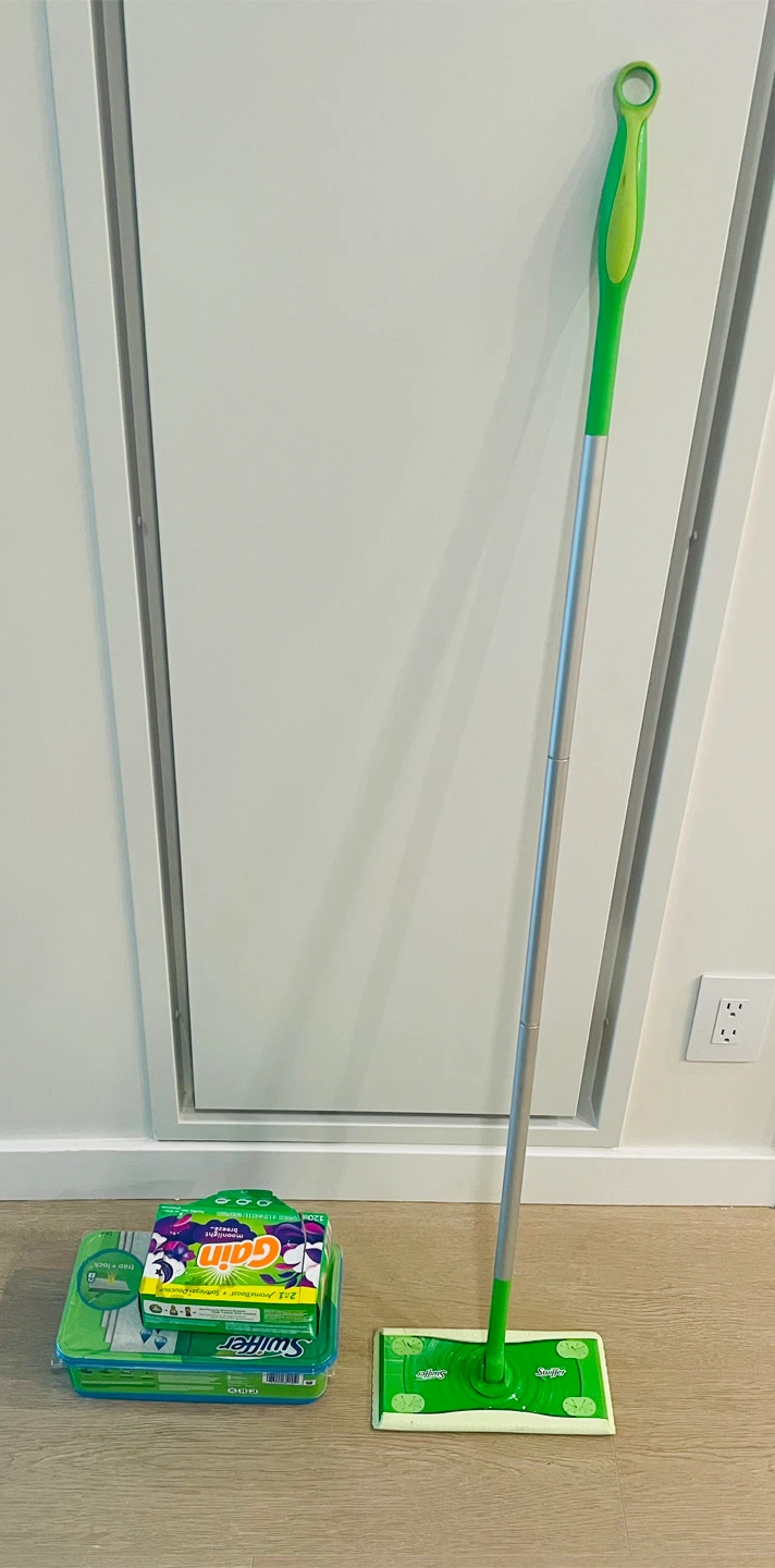 Swiffer WetJet Floor Cleaner Mop with Gain Scent Dryer Sheets - photo 2