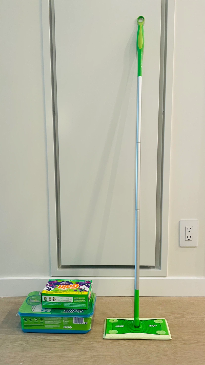 Swiffer WetJet Floor Cleaner Mop with Gain Scent Dryer Sheets
