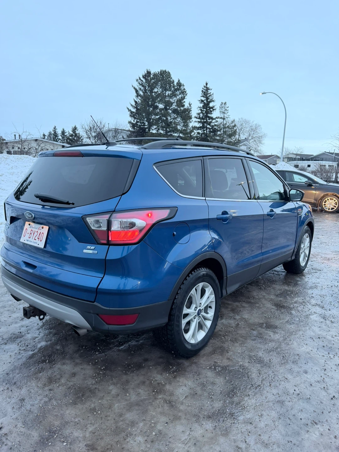 Blue Ford Escape SE - photo 3
