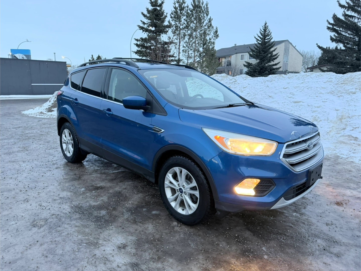 Blue Ford Escape SE - photo 2