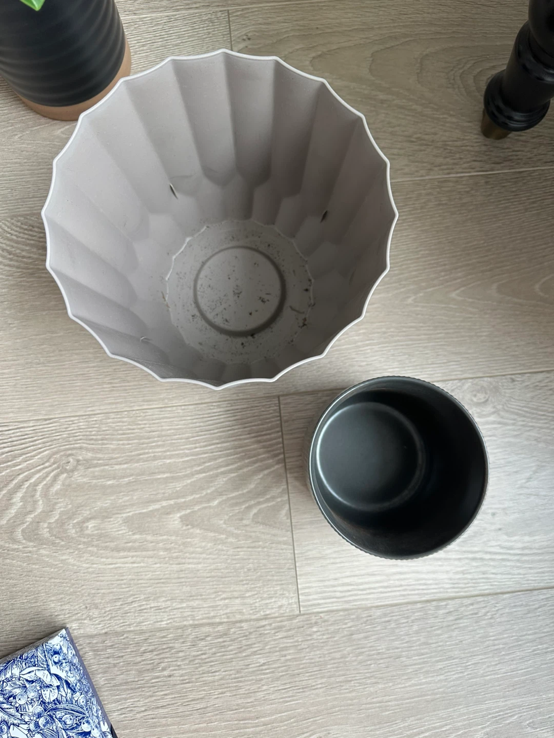 Set of 2 Grey/Charcoal Plant Pots - photo 2