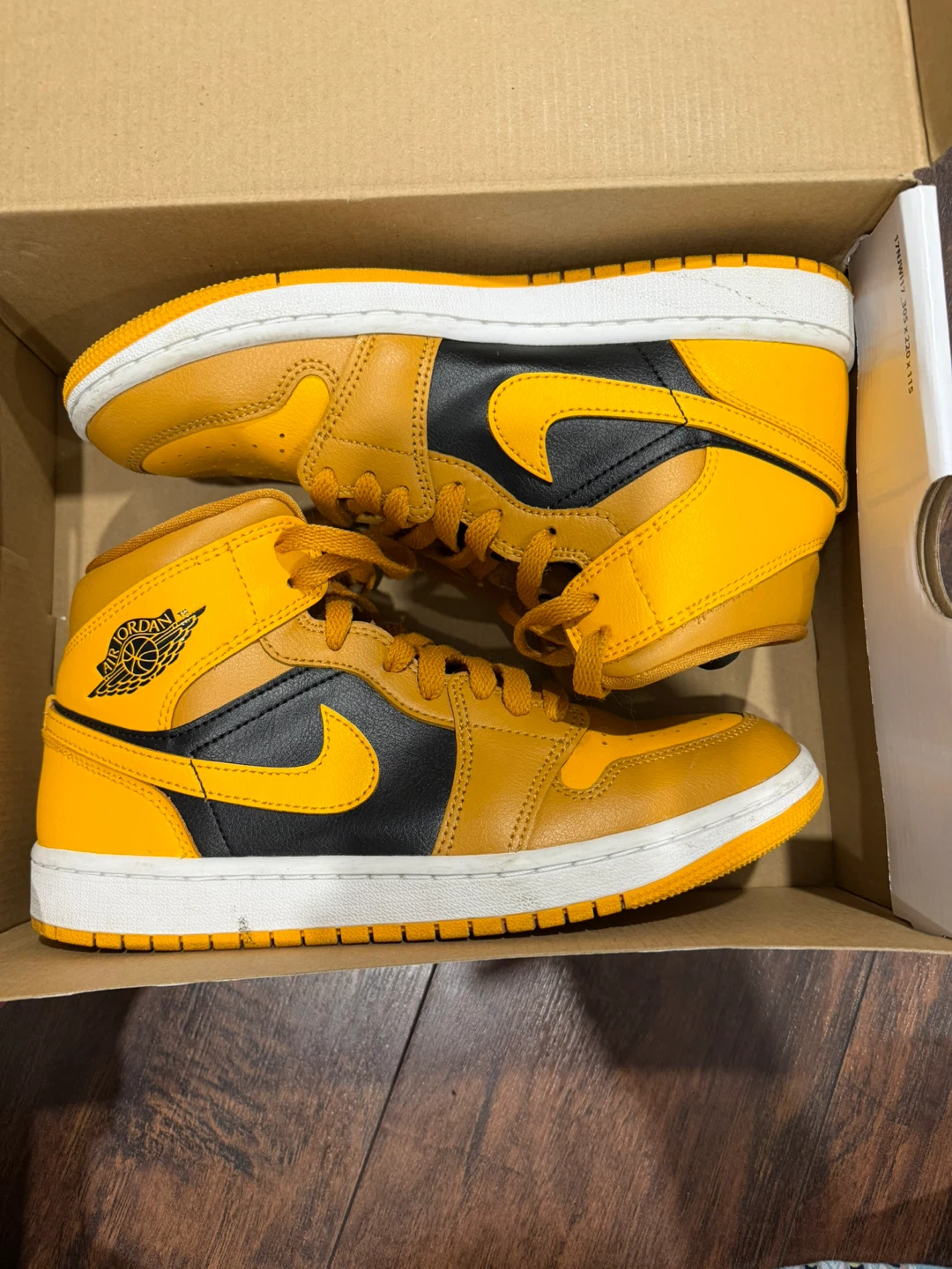 Jordan 1 Mid SE WMNS "Chutney" Size 8
