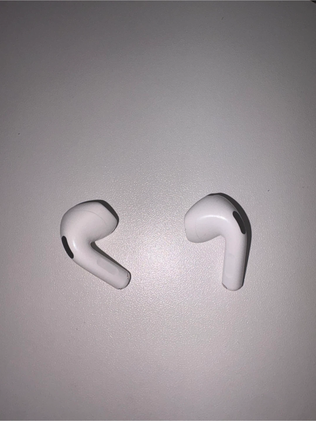 Apple AirPods 4 Right and Left) - photo 2