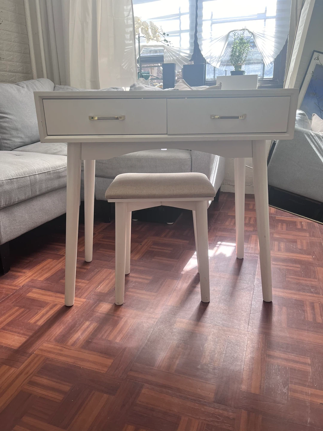 White Vanity Table Set with Lighted Mirror and Stool - photo 2