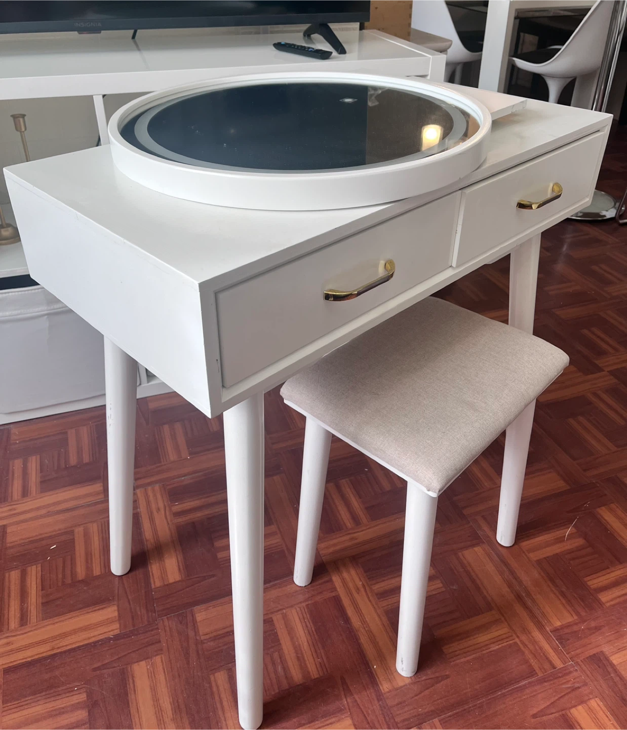 White Vanity Table Set with Lighted Mirror and Stool - photo 4