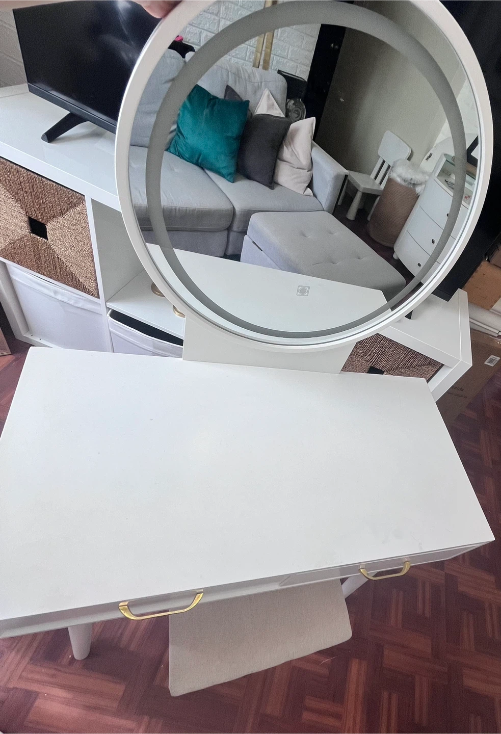 White Vanity Table Set with Lighted Mirror and Stool - photo 5
