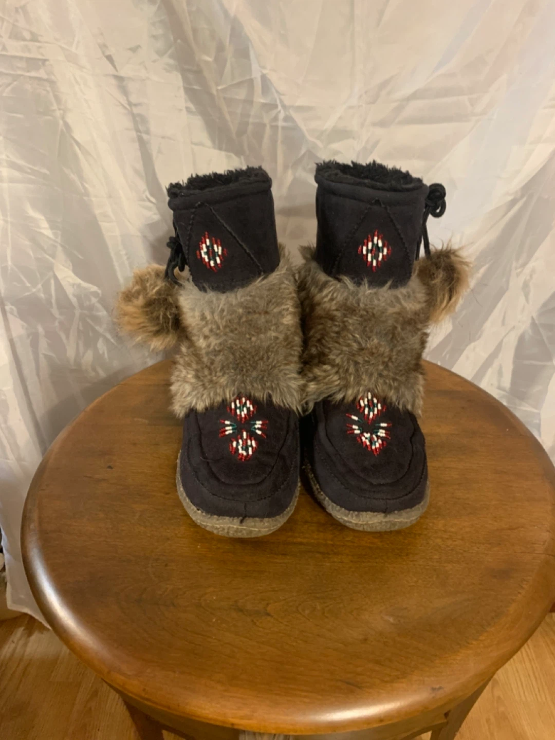 MUKLUKS- LADIES SZ 8