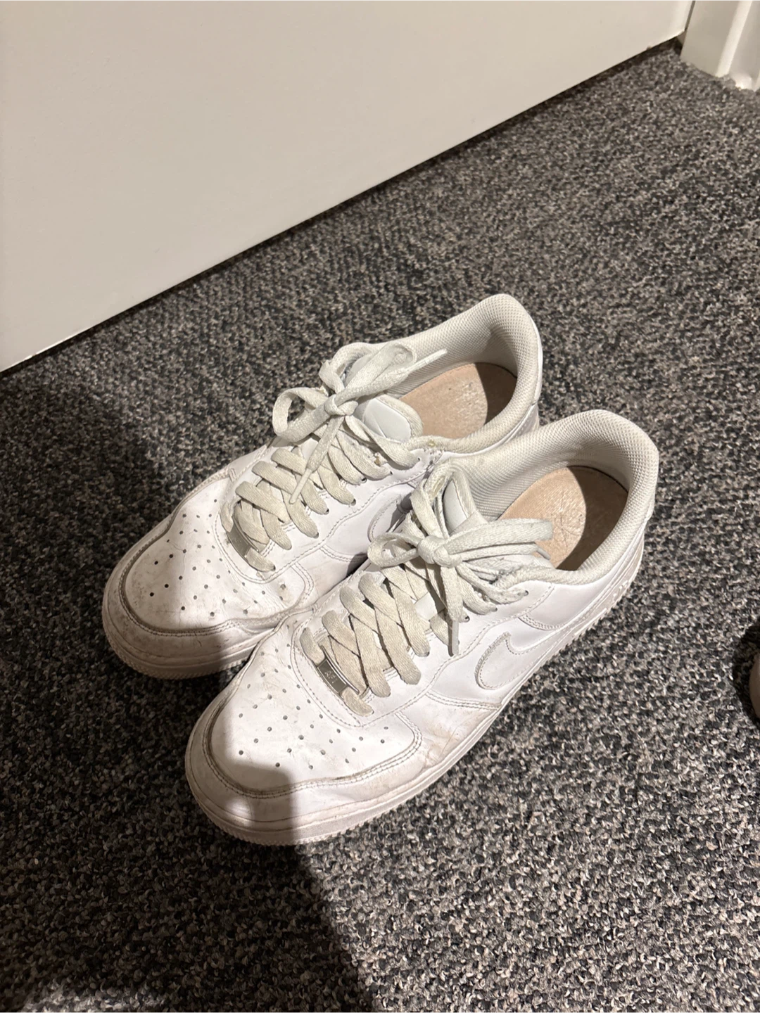 White Nike Air Force 1 US 9