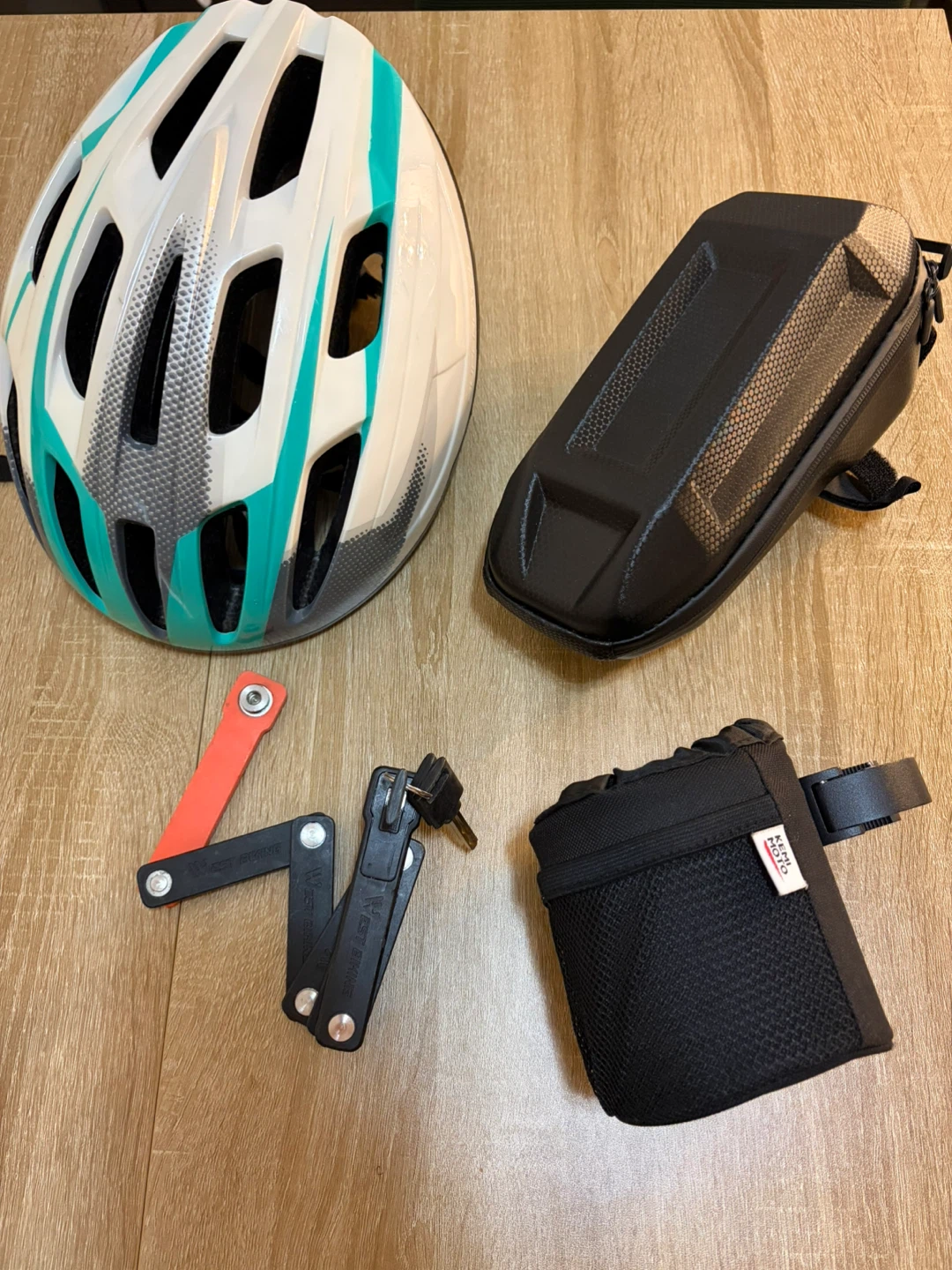 Supercycle Bike Helmet with West Biking Lock and KEMIMOTO Bag