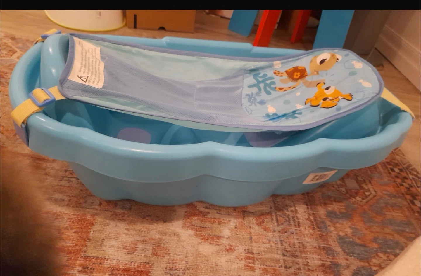 Blue baby bathtub with sling
