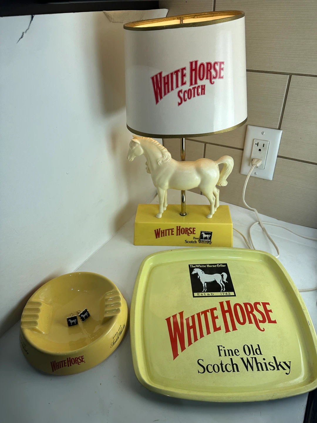 White Horse Scotch Whisky Lamp with Tray, Ashtray & Cufflinks