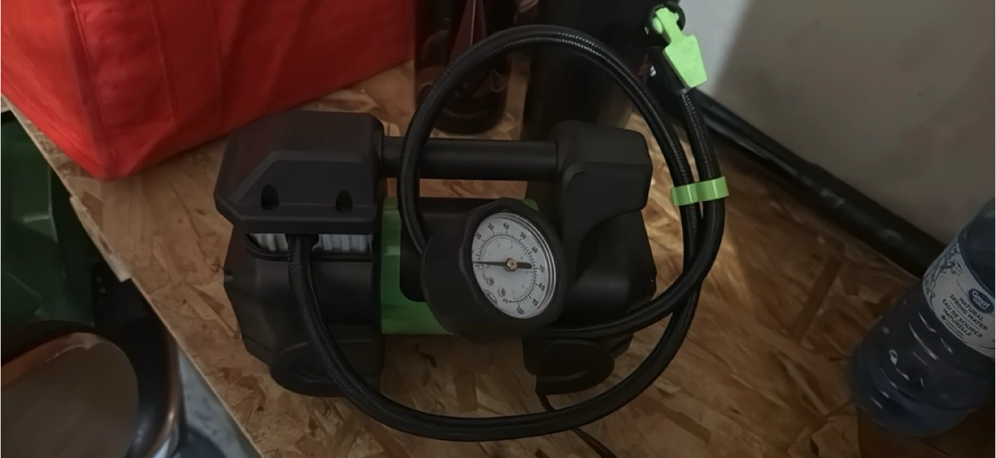 Portable Air Compressor with Gauge
