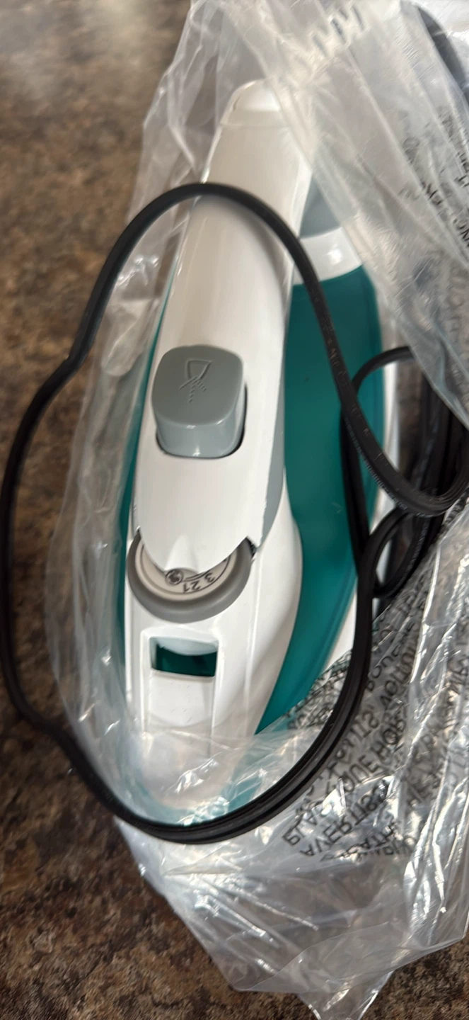 Black+Decker Light N' Easy Steam Iron - photo 3