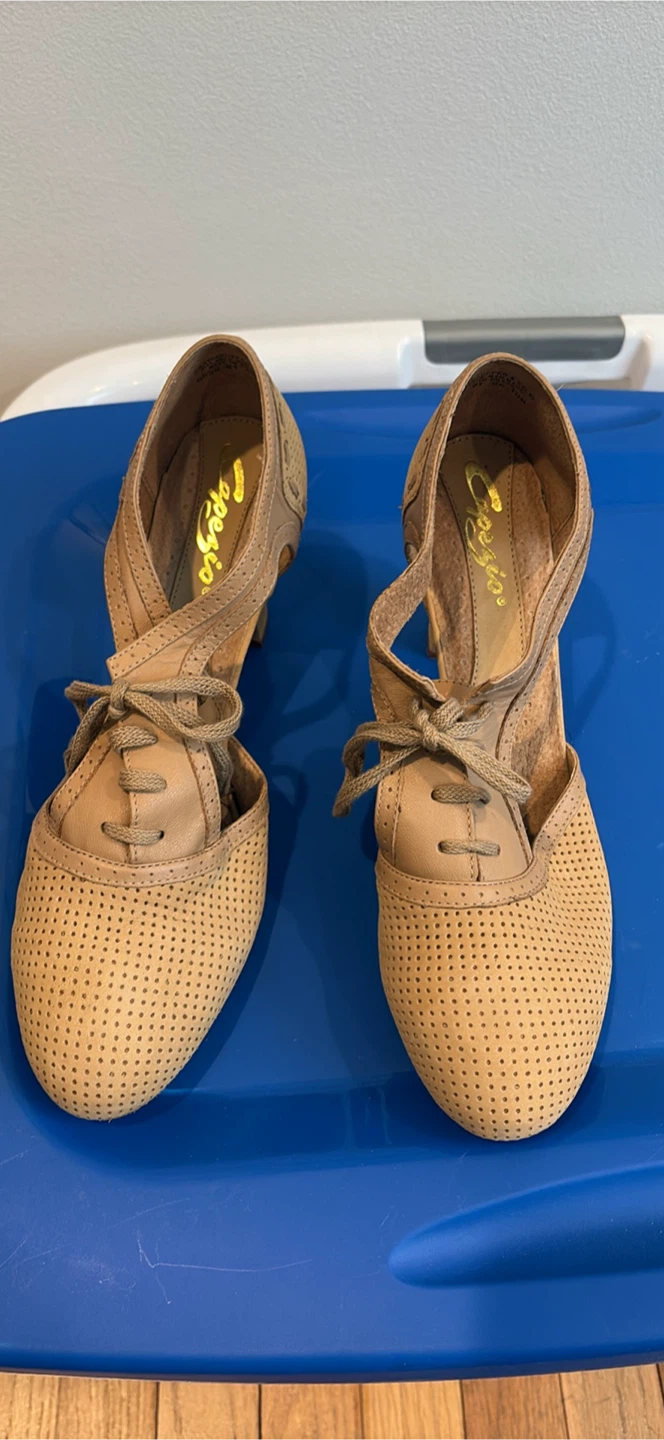 Capezio Dance Shoes size 10