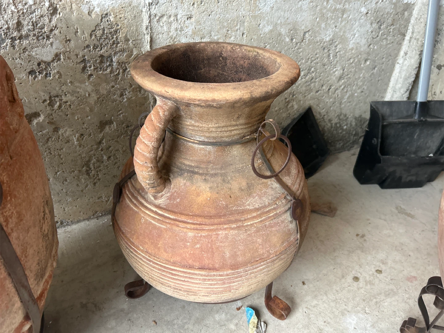 Terracotta Clay Pot with Handles - photo 3