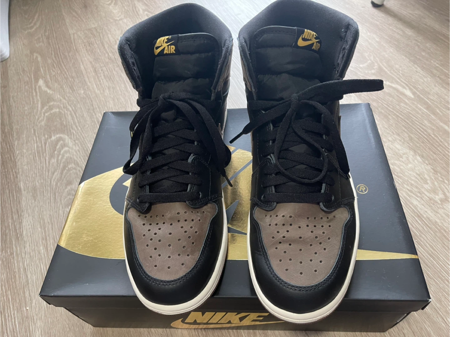 Air Jordan 1 High OG "Mocha" Sneakers