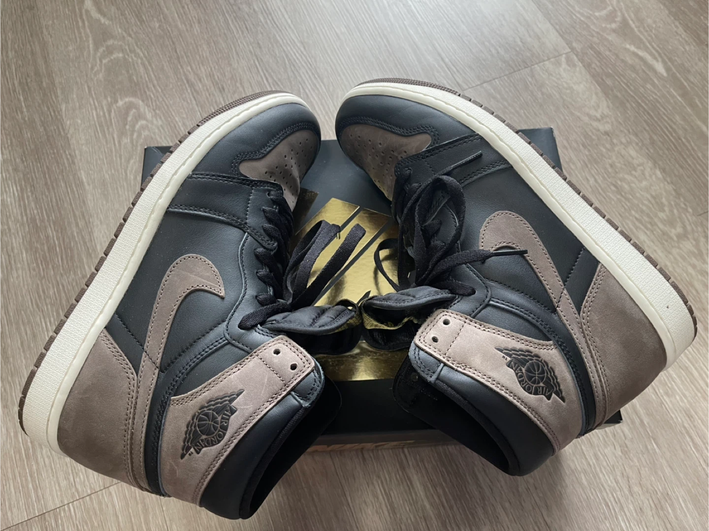 Air Jordan 1 High OG "Mocha" Sneakers - photo 5