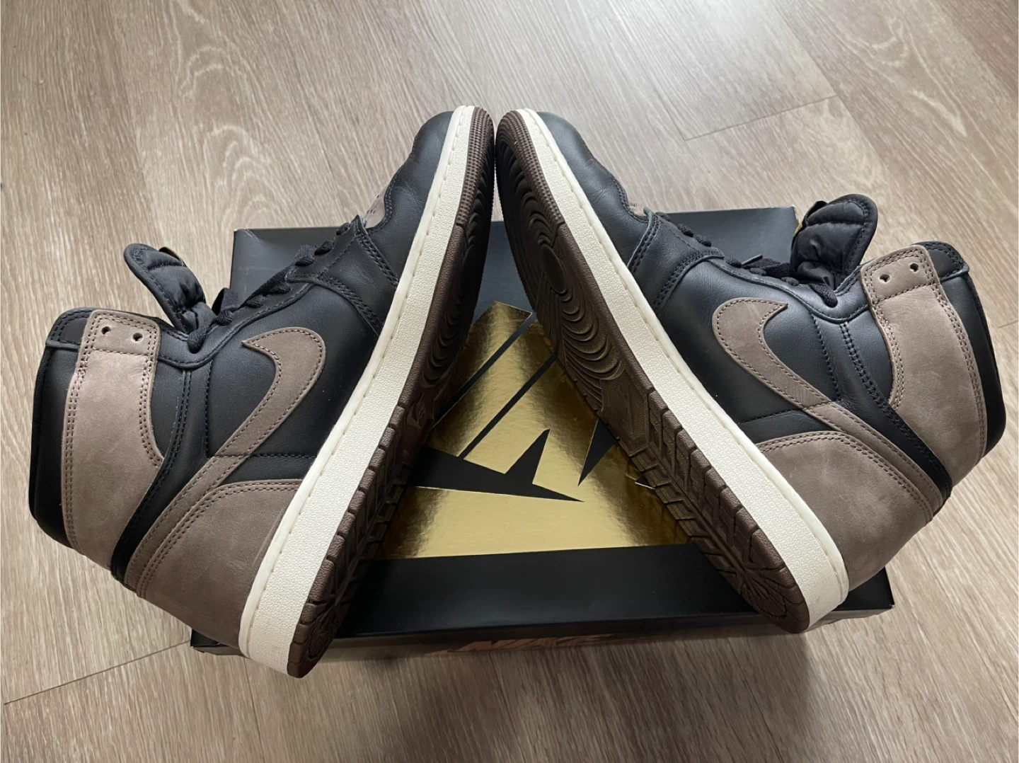 Air Jordan 1 High OG "Mocha" Sneakers - photo 4