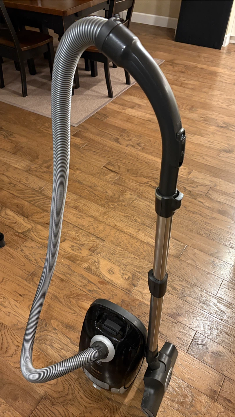 Miele Compact C1 PowerLine Vacuum Cleaner - photo 3