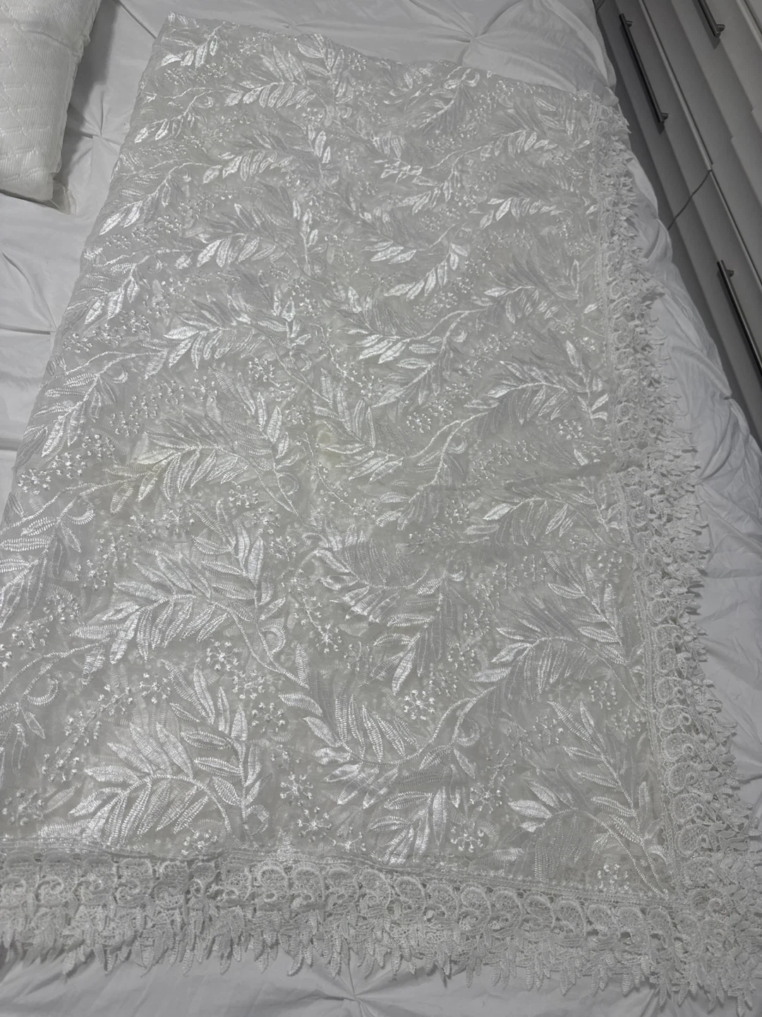 White Lace Fabric with Leaf Pattern for dining table