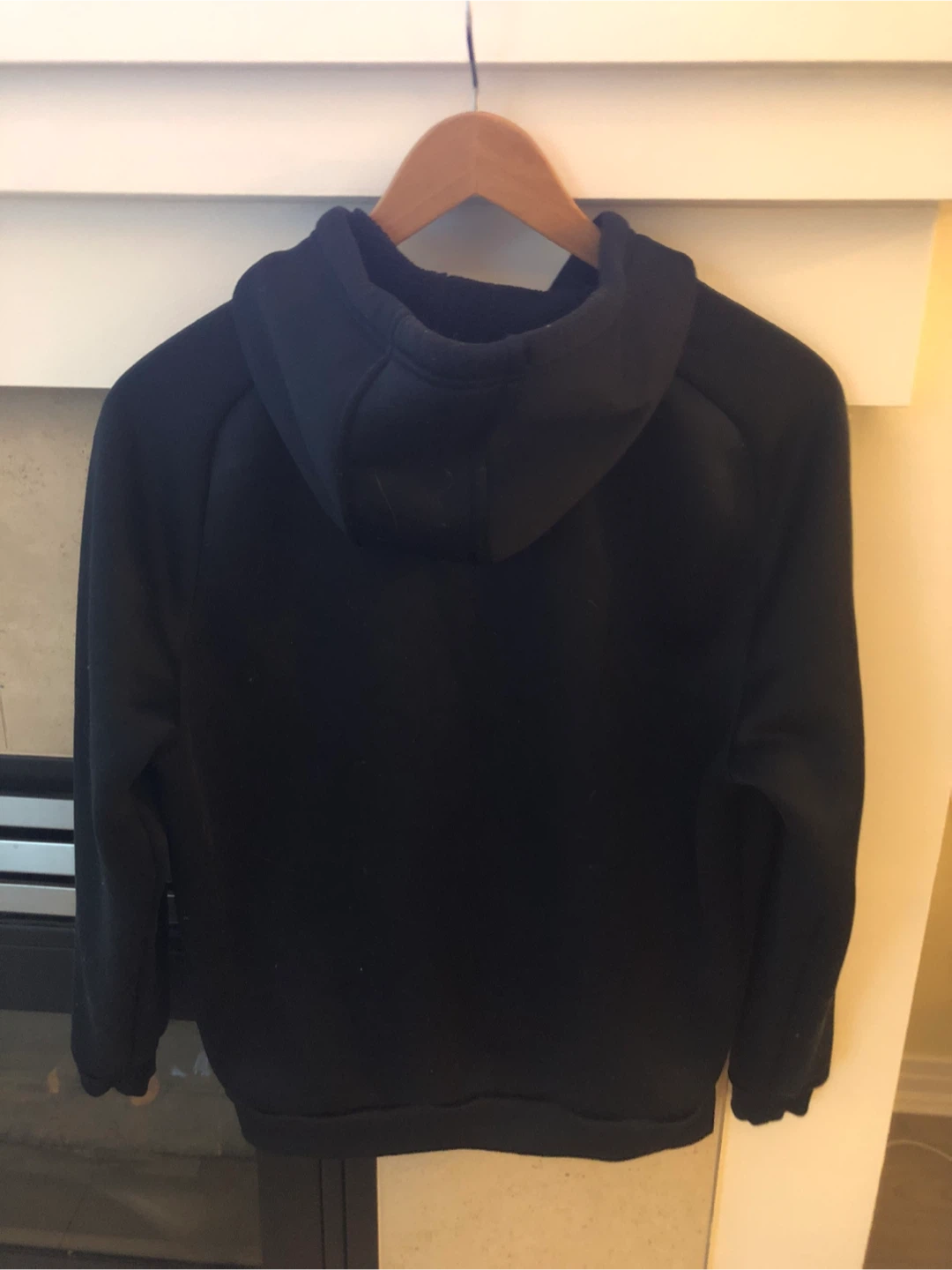 Fabulous Under Armour Black Hoodie. Size small - photo 4
