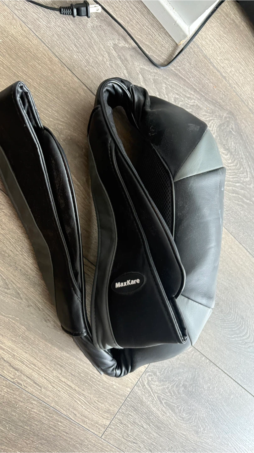 MaxKare Shiatsu Neck and Shoulder Massager - photo 4