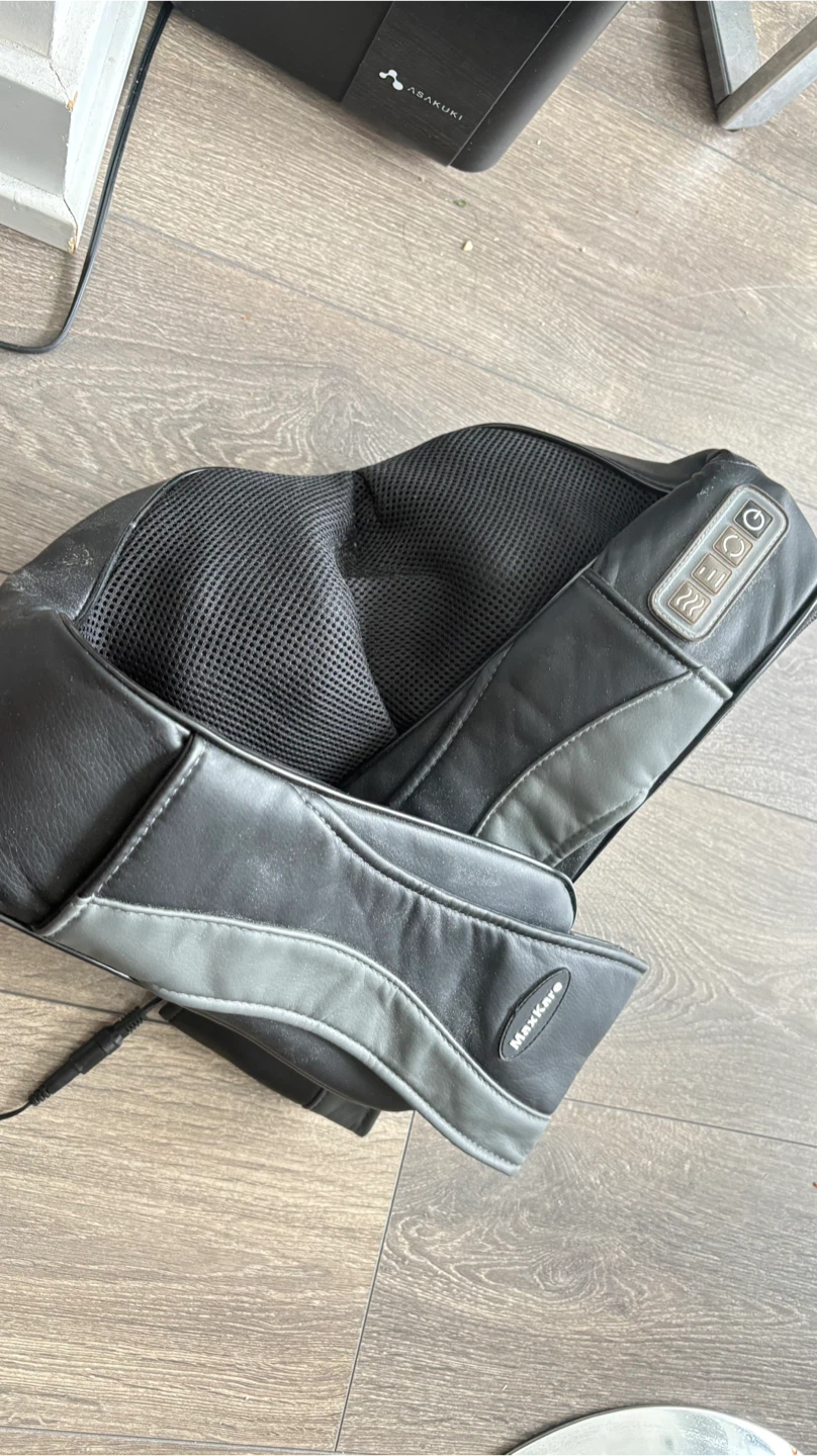 MaxKare Shiatsu Neck and Shoulder Massager - photo 5