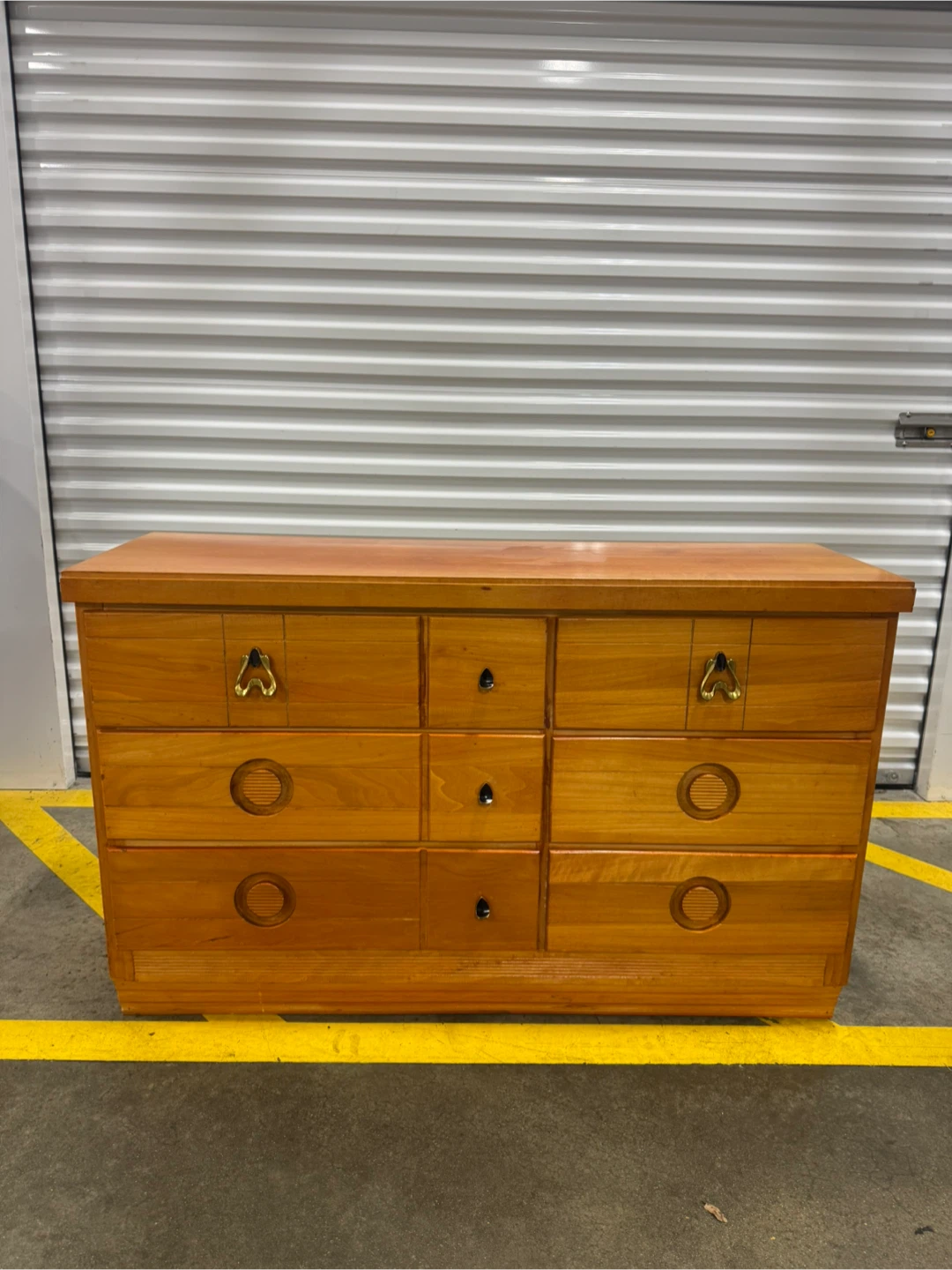 Free delivery dresser & mirorr