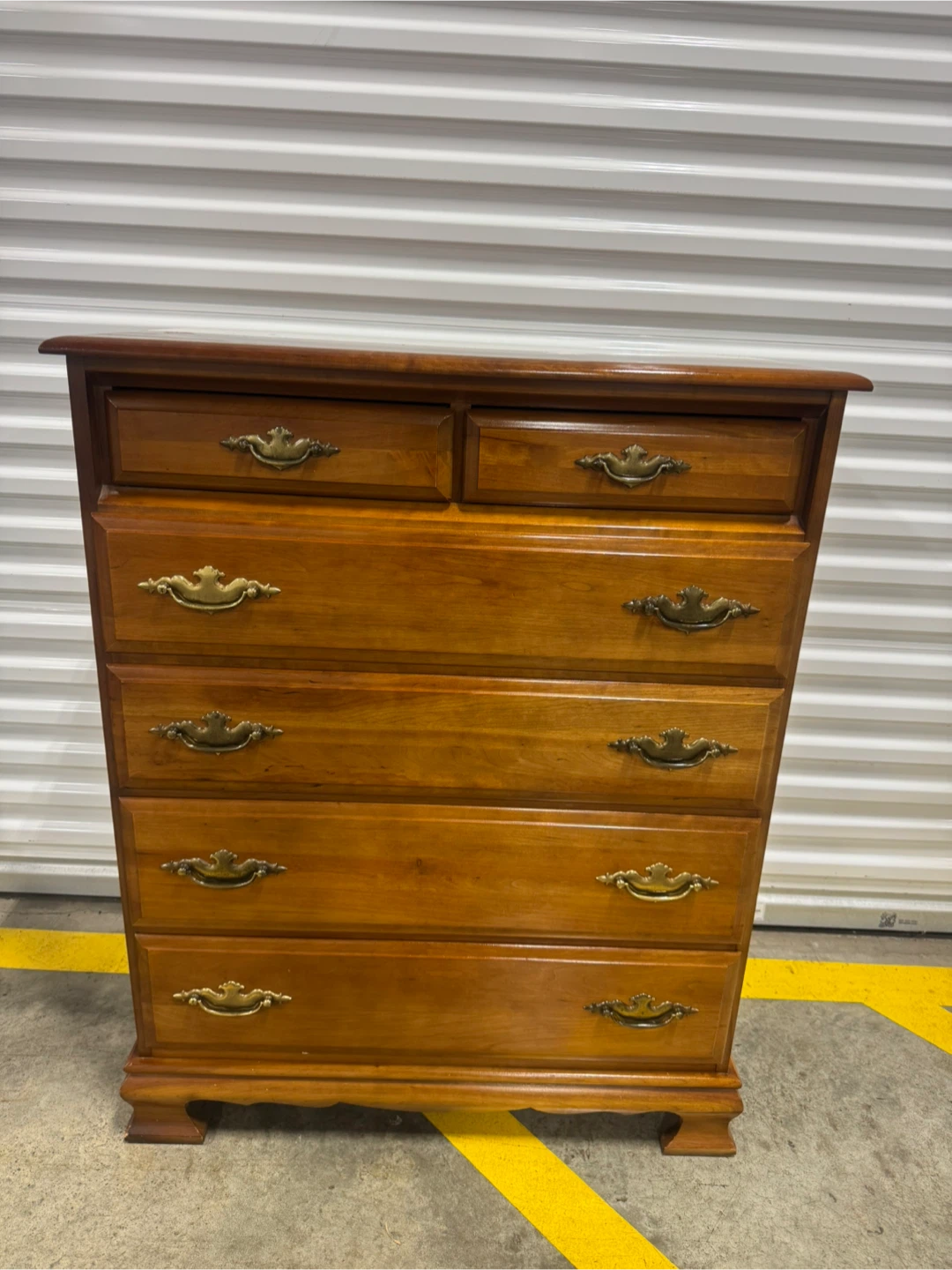 Free delivery dresser wood
