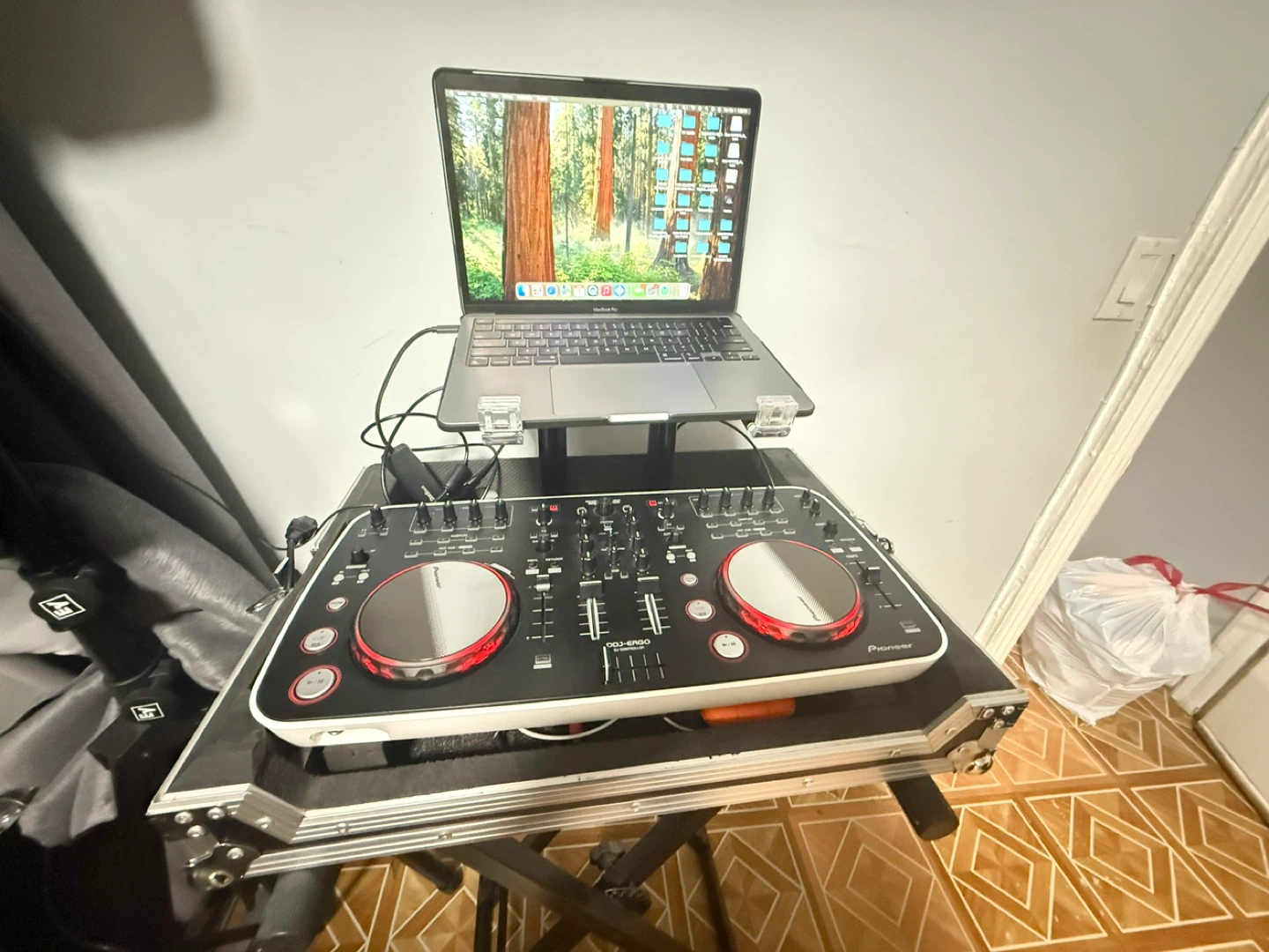 Pioneer DDJ-ERGO DJ Controller - photo 2