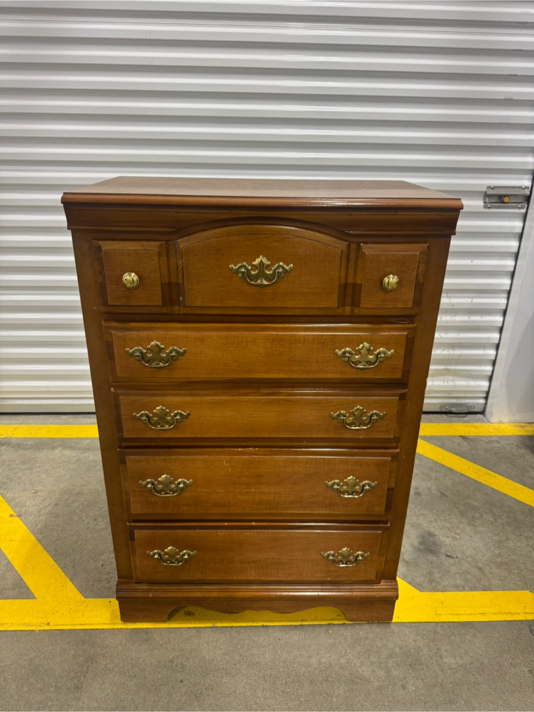 Free delivery dresser