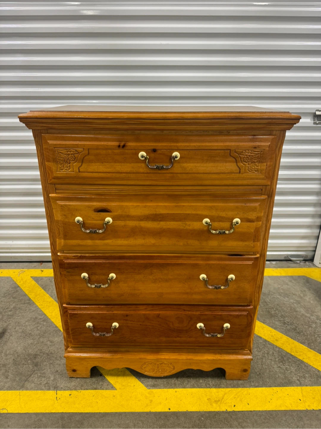 Free delivery dresser