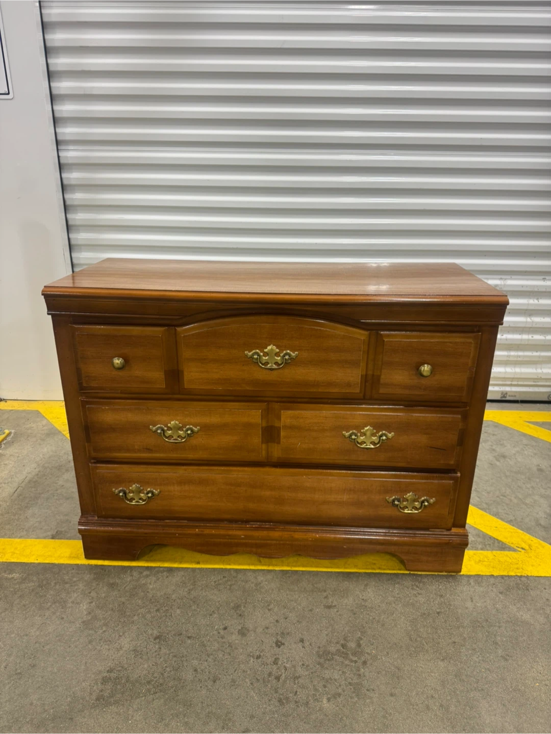 Free delivery dresser bassett