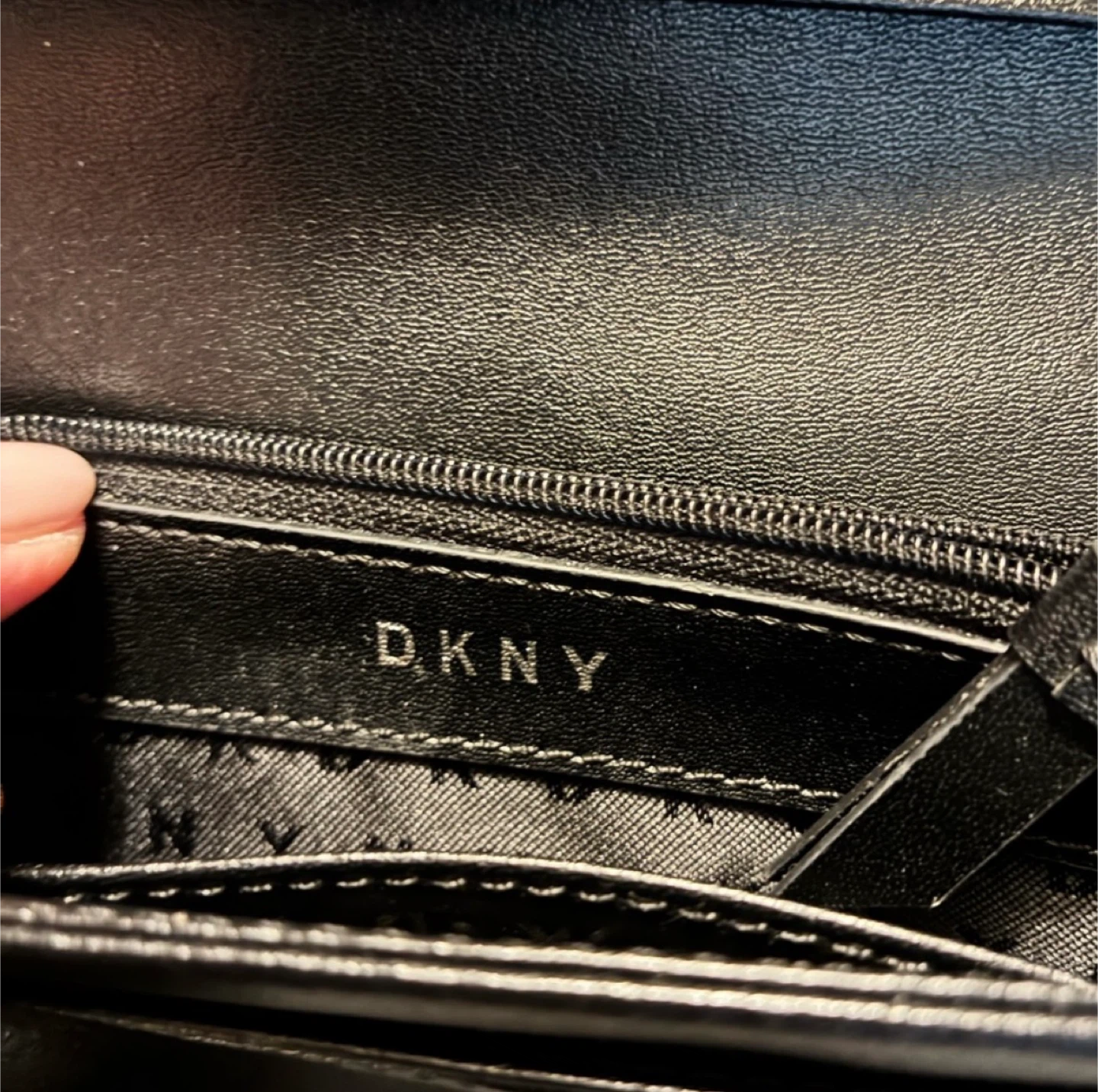 DKNY Black Leather Bifold Wallet - photo 4