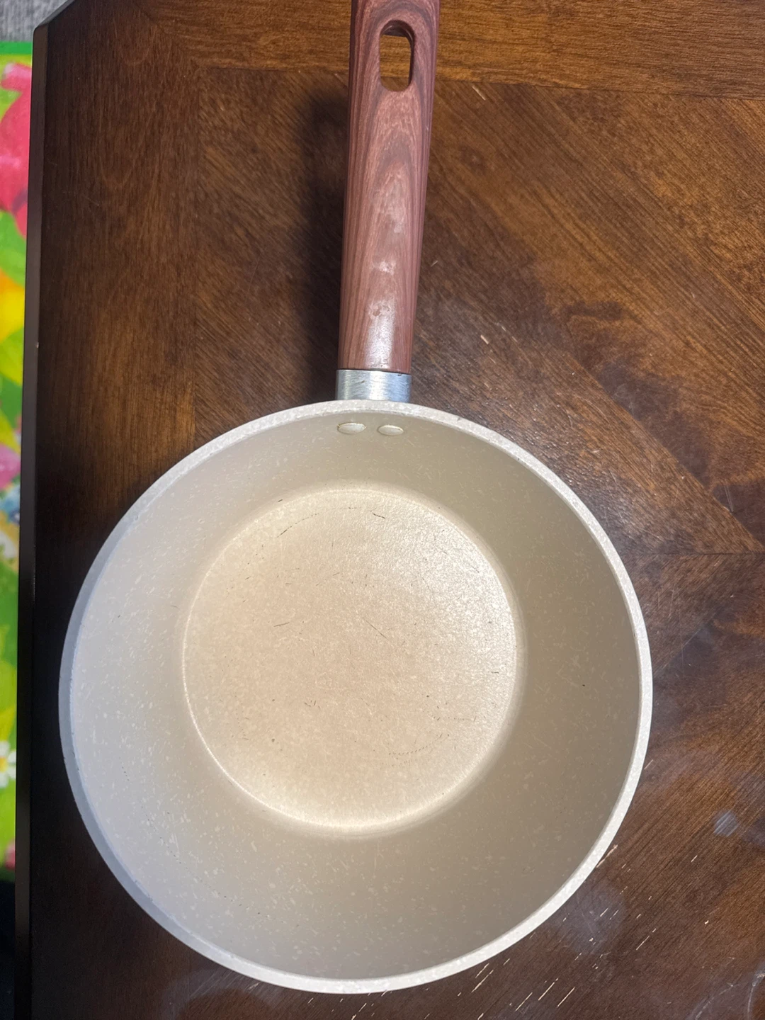 Cream Speckled Saucepan with Wood Handle