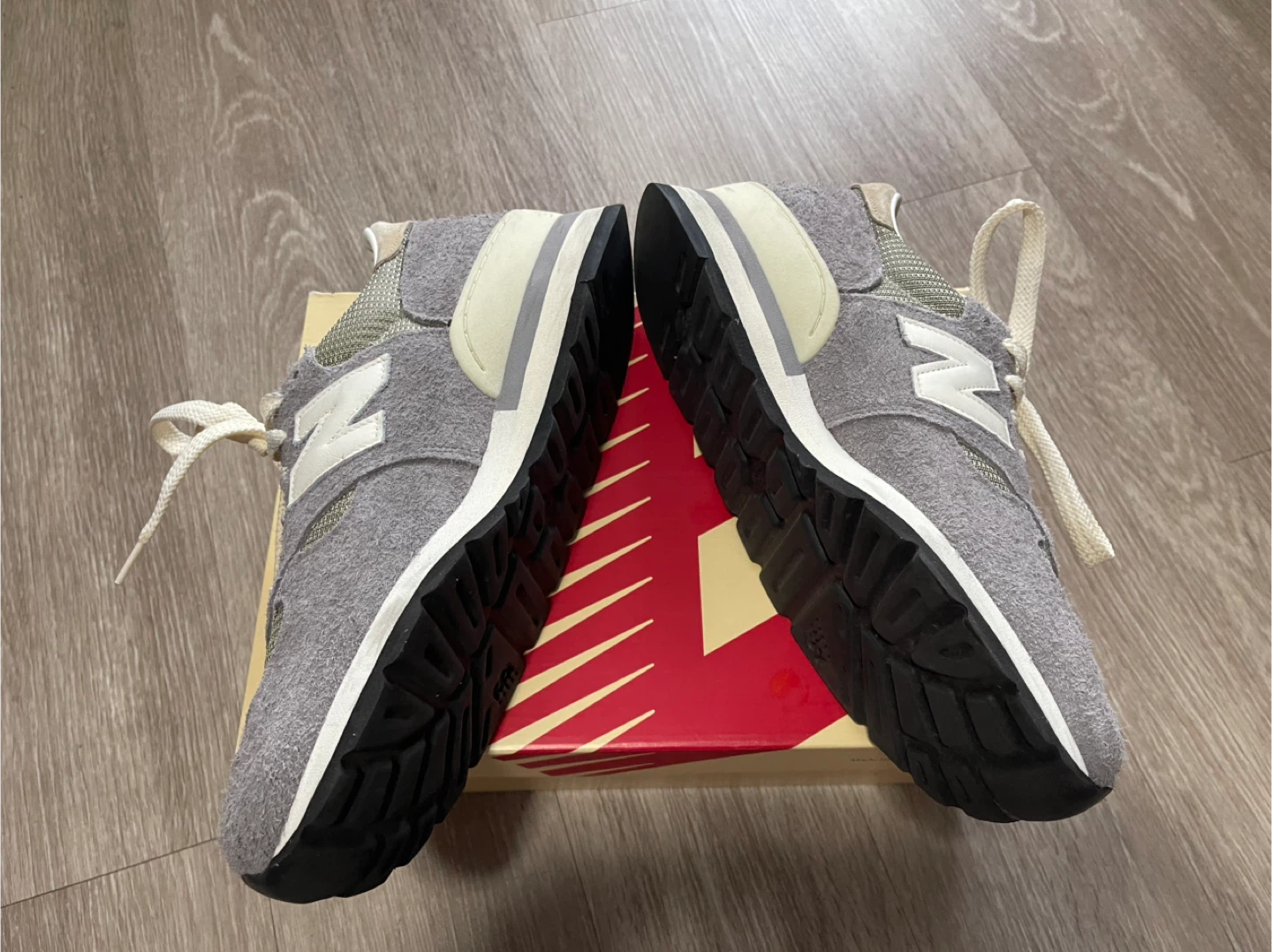New Balance 990 V5 Grey Athletic Shoes - photo 5