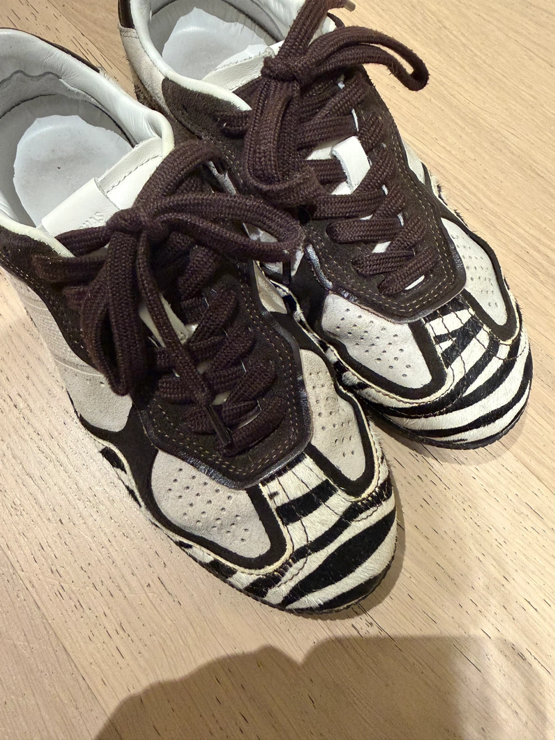 ALOHAS Zebra Print Sneakers - photo 2