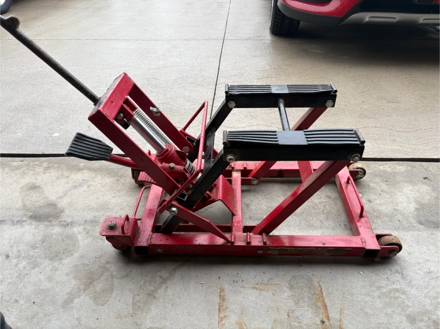 MotoMaster Motorcycle Jack - 1500 LB Capacity - photo 4