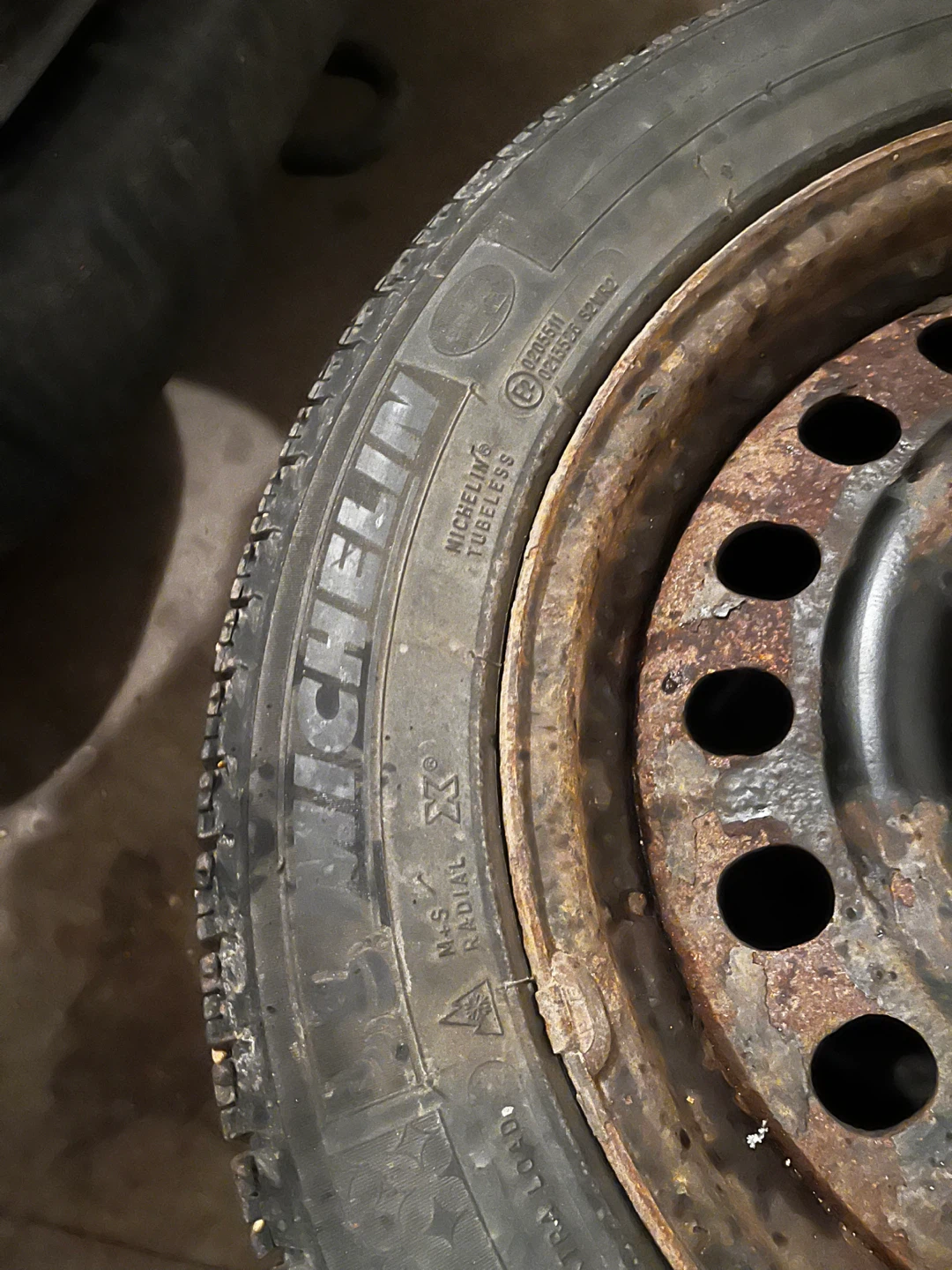 Michelin X Ice 225/55 R17  101H Winter Tires and Rims - photo 2