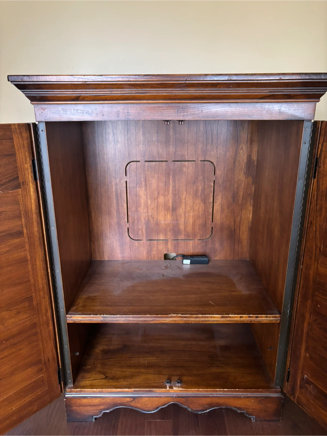 Hekman Fine Furniture - Solid Wood TV Cabinet & Side Table - photo 4