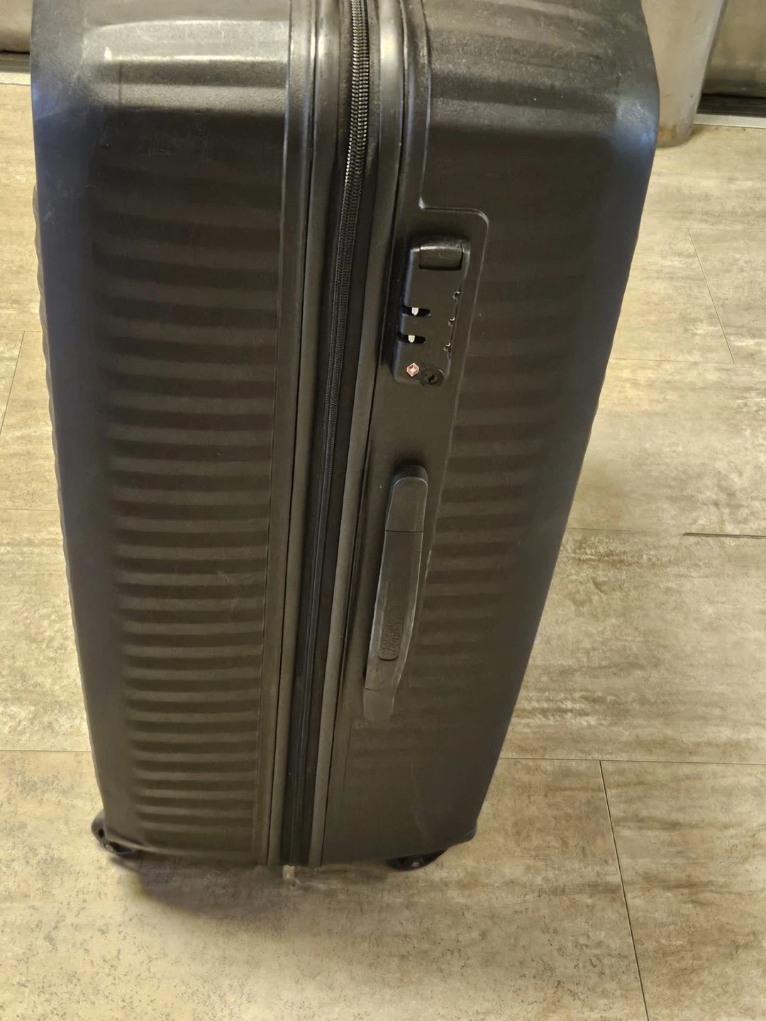 American Tourister Black Large Suitcase - photo 3