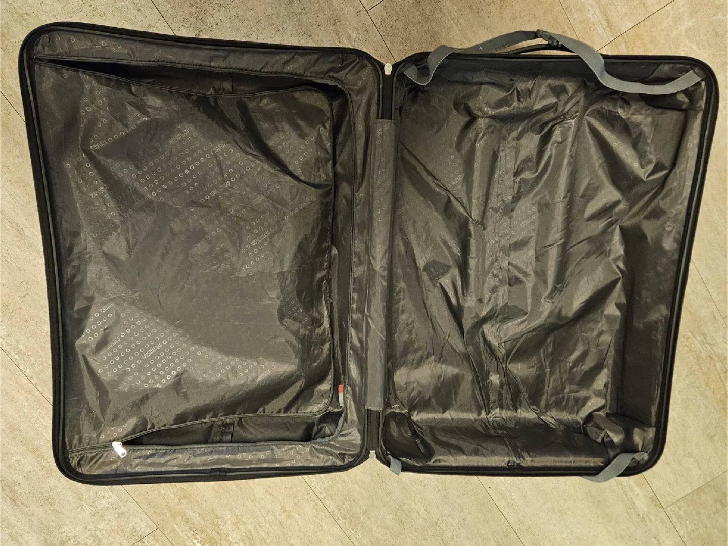 American Tourister Black Large Suitcase - photo 4
