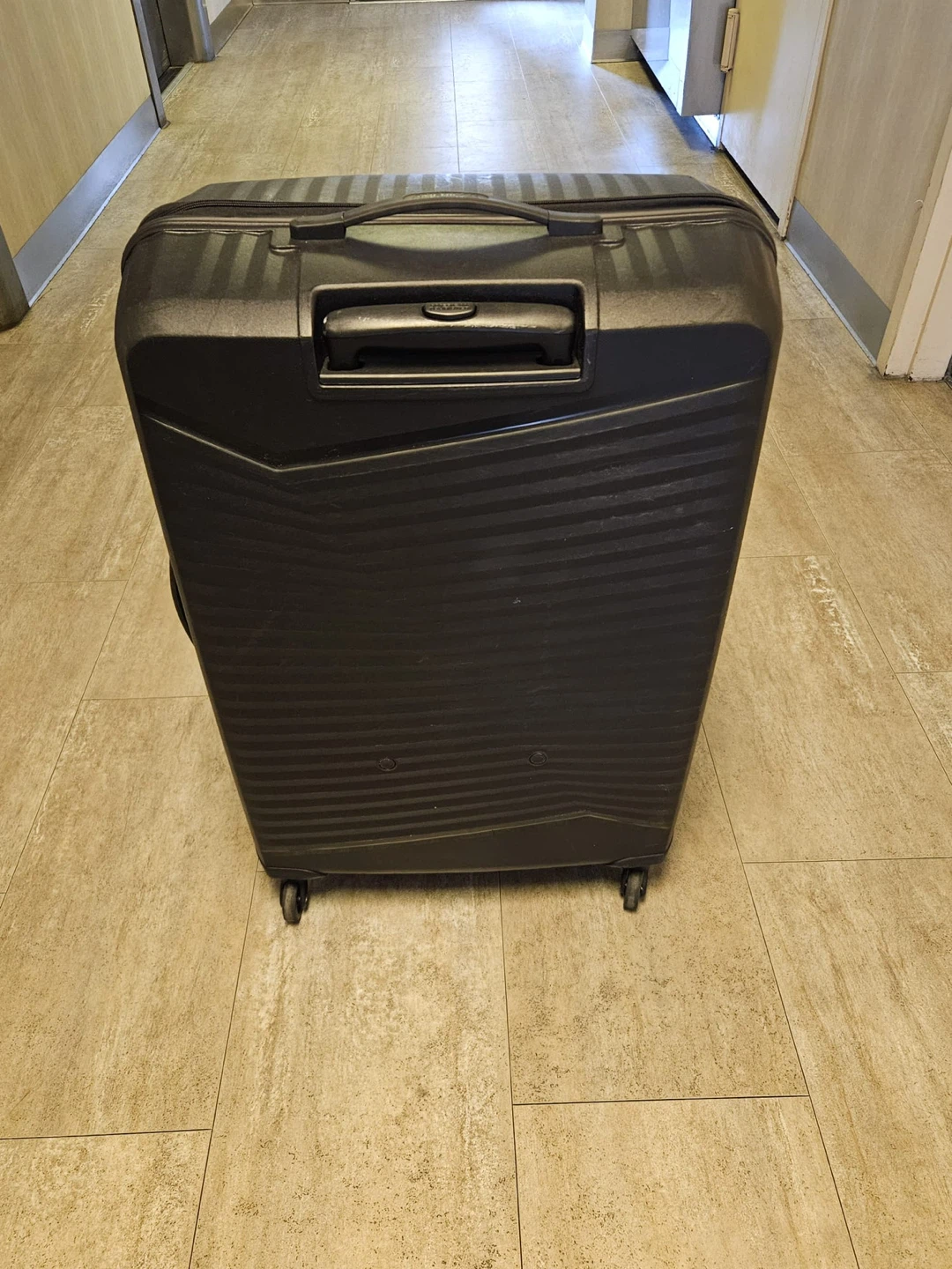American Tourister Black Large Suitcase - photo 2