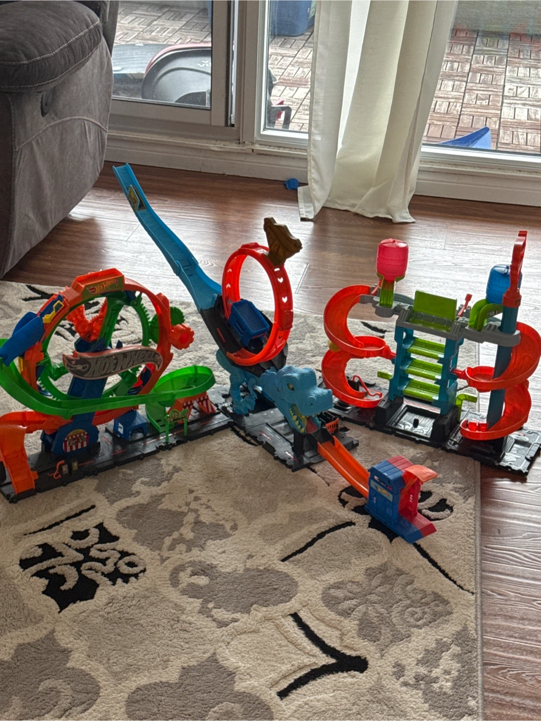 Hot Wheels Mega Power Car Wash & Track Set