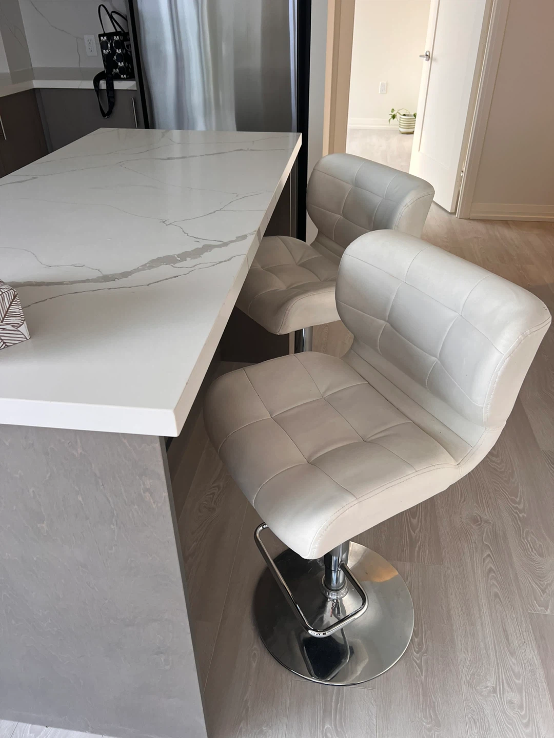 Set of 2 White Faux Leather Bar Stools - photo 2