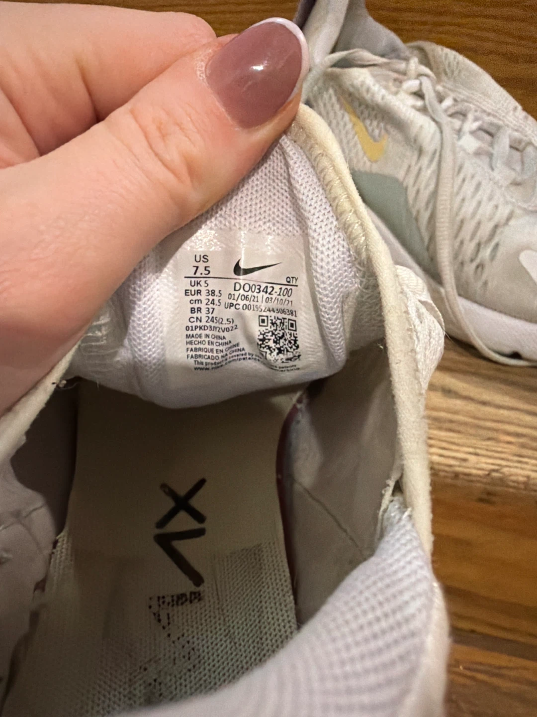 Nike Air Max 270 Women's Shoes - photo 2