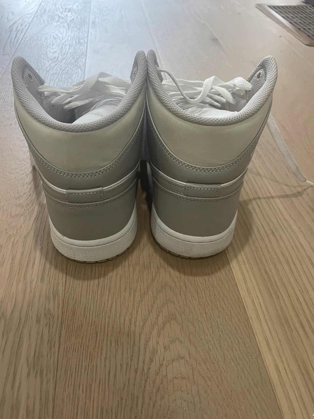 Air Jordan 1 Mid SE 'Grey Fog' Sneakers - photo 4