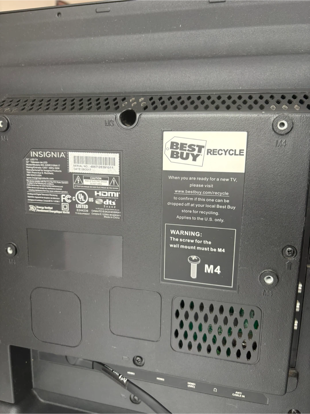 Insignia Roku TV 32 inch - photo 4