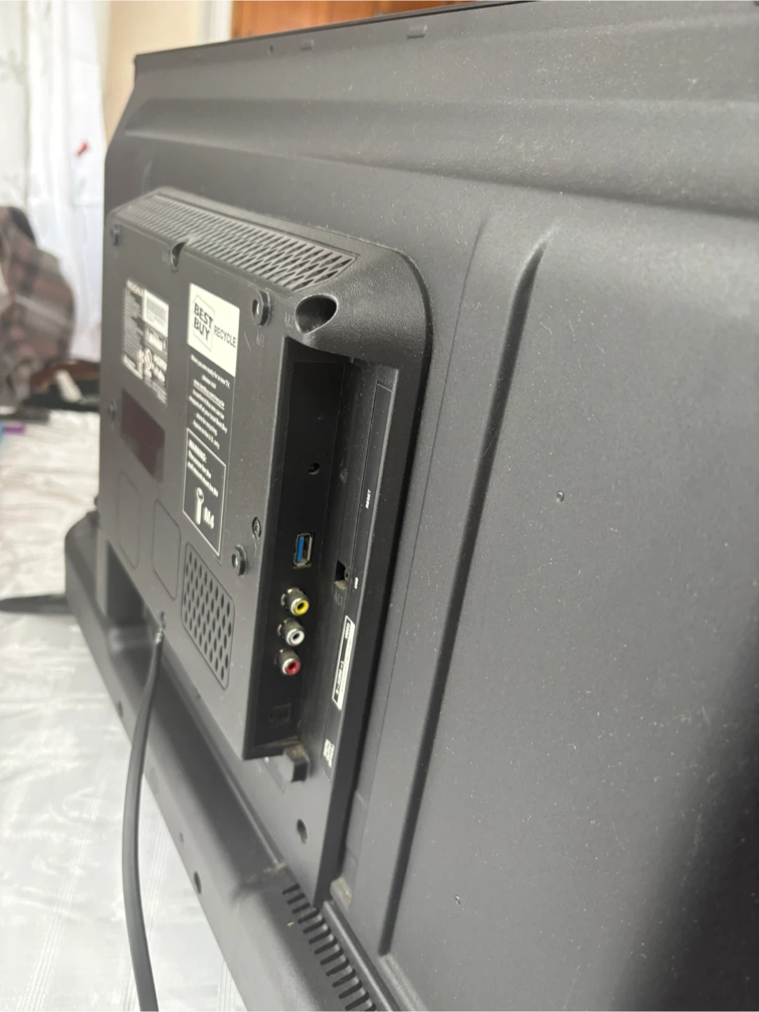 Insignia Roku TV 32 inch - photo 3