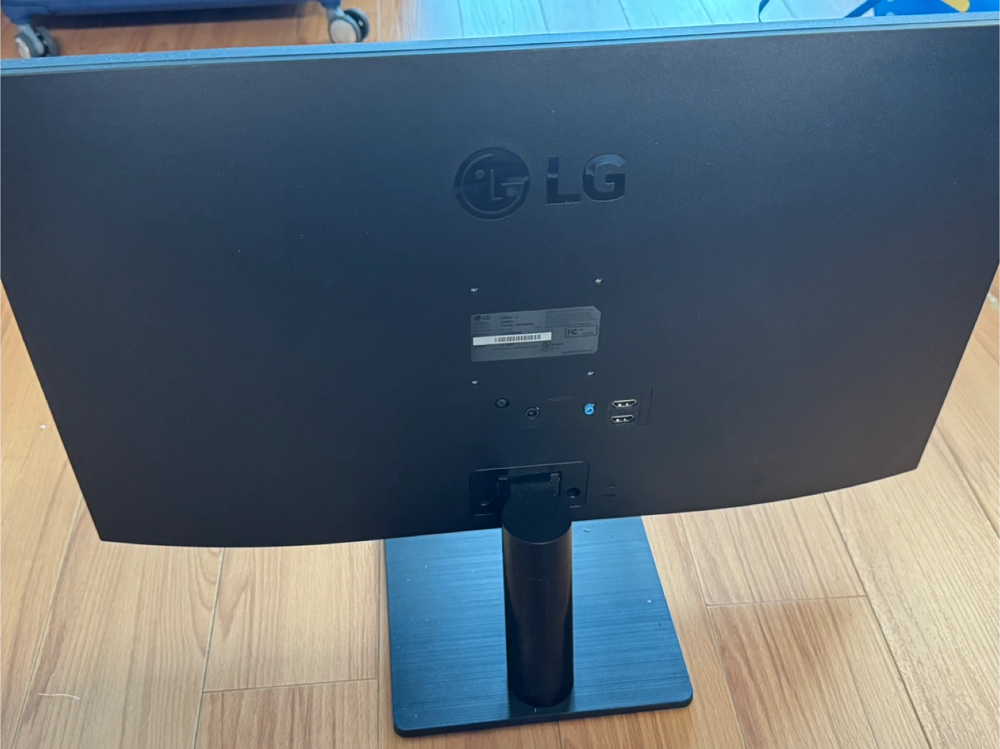 LG FHD 27inch Monitor - photo 2